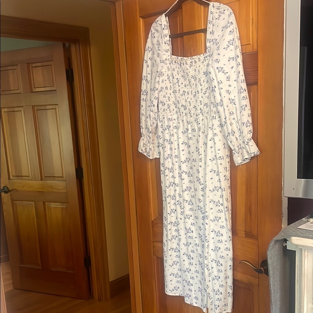 House of Harlow 1960 White Maxi Dress with Blue Floral Print Mint Medium